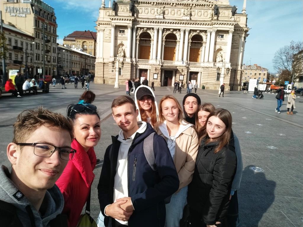 Гарний настрій в гарному товаристві